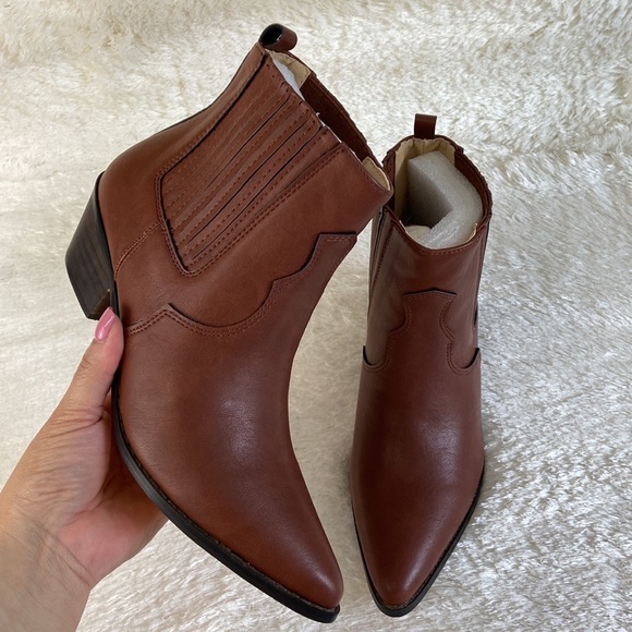 NEW| CHASE AND CHLOE Chelsea Western Boot - Picture 4 of 13